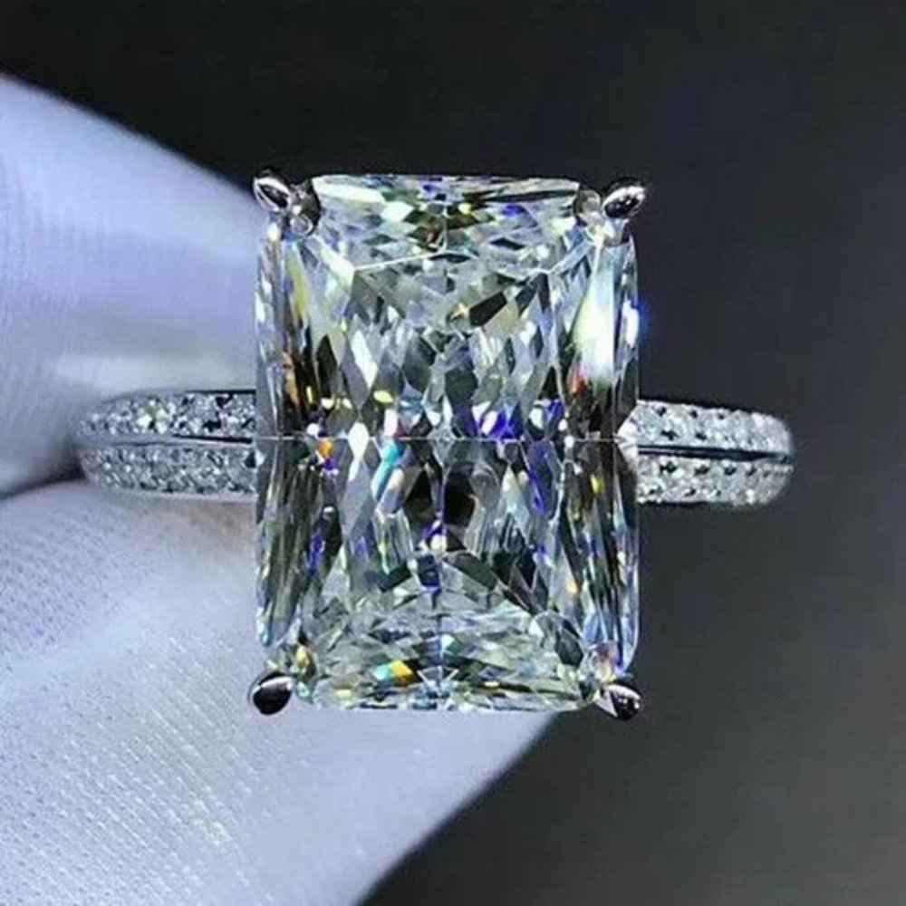 NEW LUXURY 925 STERLING SILVER DIAMOND ENGAGEMENT RING, CUTE RING, SHINY RING. - Picture 5 of 6